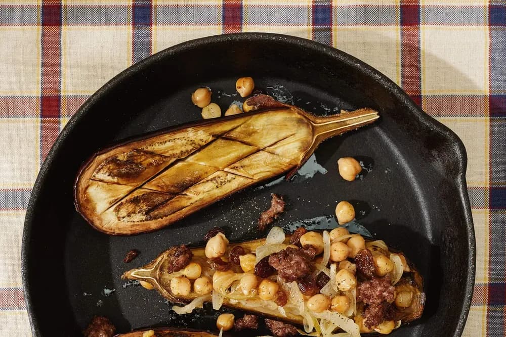 Aubergine met rozijn, gehakt en feta 