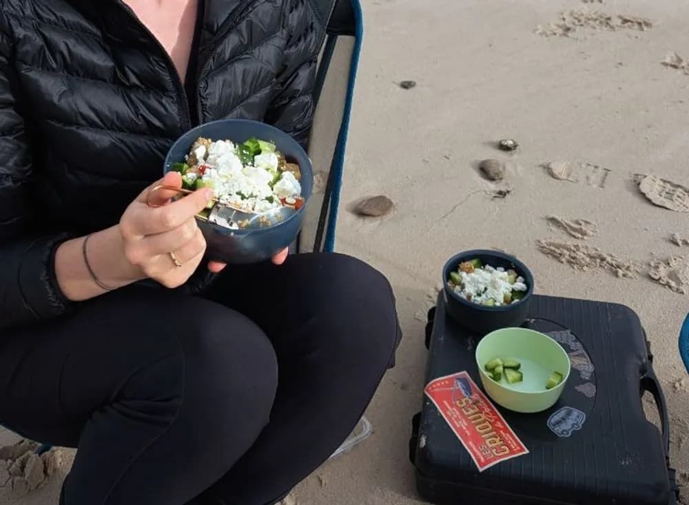 Kampeertip: couscous met feta en worstjes